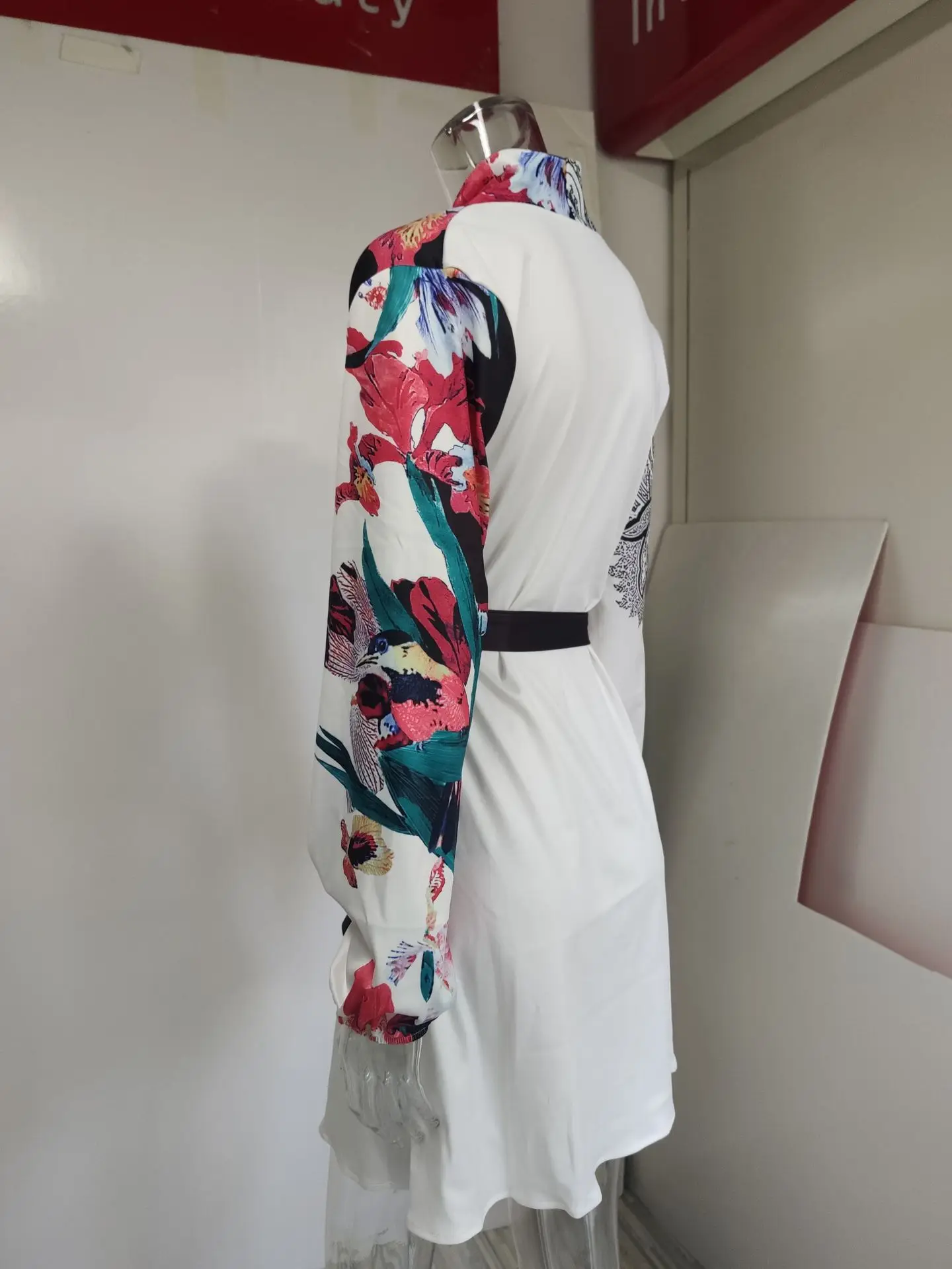 2026 Herbst Winter Mode Damen Elegantes Farbblock-Einteiler-Kleid mit Gürtel – Detail 19