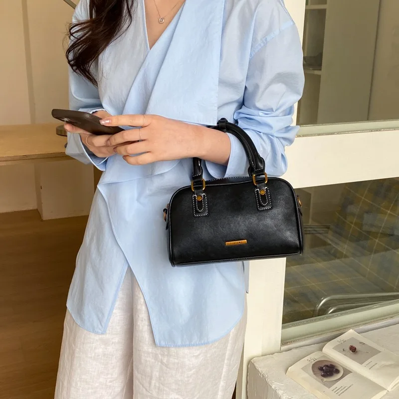 

Новая женская сумка из искусственной кожи 2026 года: универсальная стильная сумка через плечо, повседневная кроссбоди, маленькая сумка-бостон для телефона