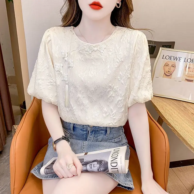 قميص أنيق بأكمام قصيرة من اللوز على الطراز الصيني مع جزء علوي فقاعي للنساء