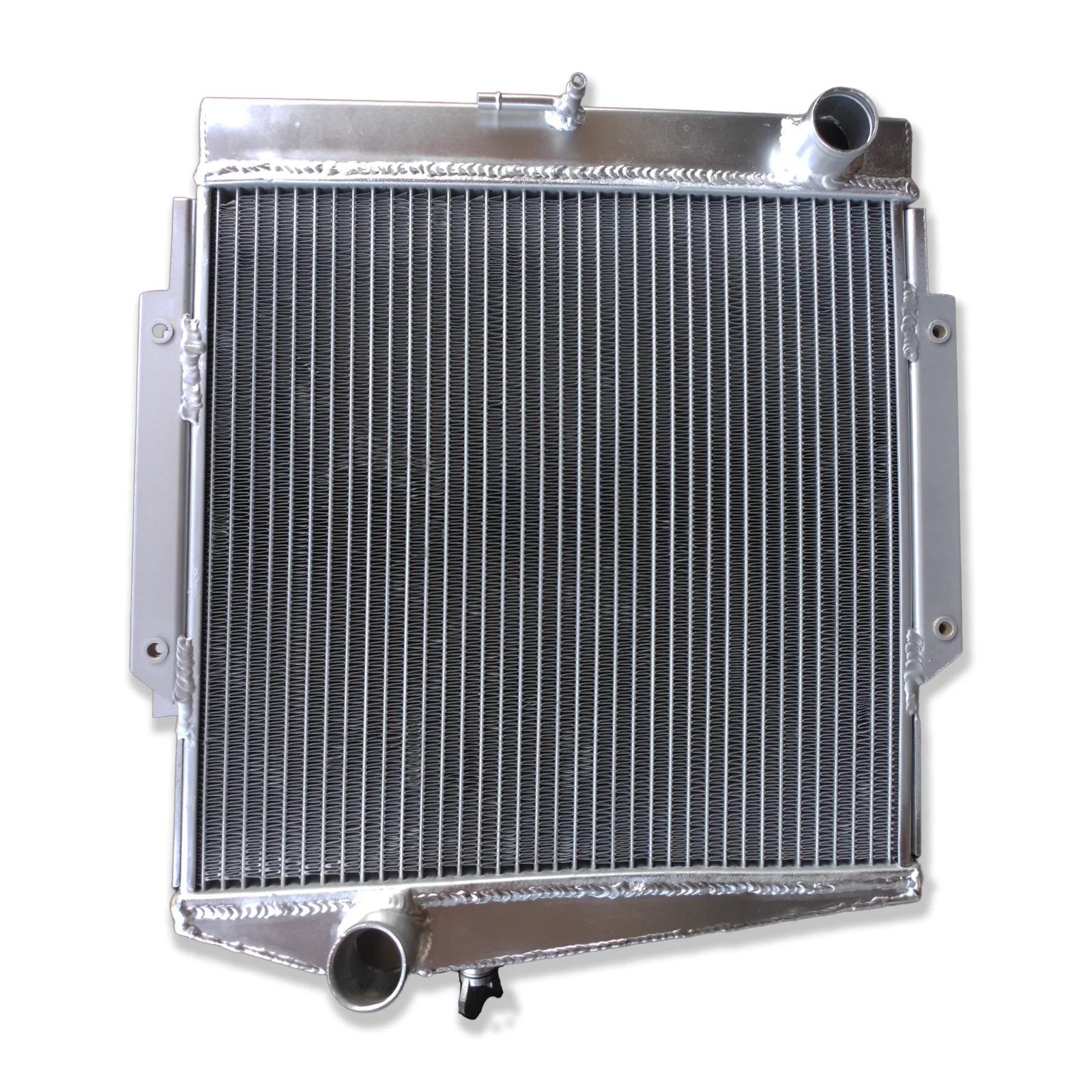 

High Quality 3 Row Aluminum Radiator For 1965-1970 Datsun Fairlady Champion 1965 1966 1967 1968 1969 1970