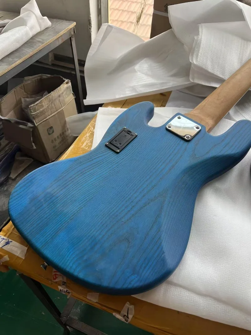 High quality 6-string electric bass，Roasted maple neck，Silver hardware，Active electronics，Live photos, free shipping view 3