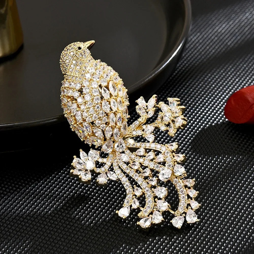 Luxurious Magpie Brooch Lady Banquet Lapel Pin Wedding Party Jacket Accessories Inlaid Zircon Jewelry Animal Decorative Gifts