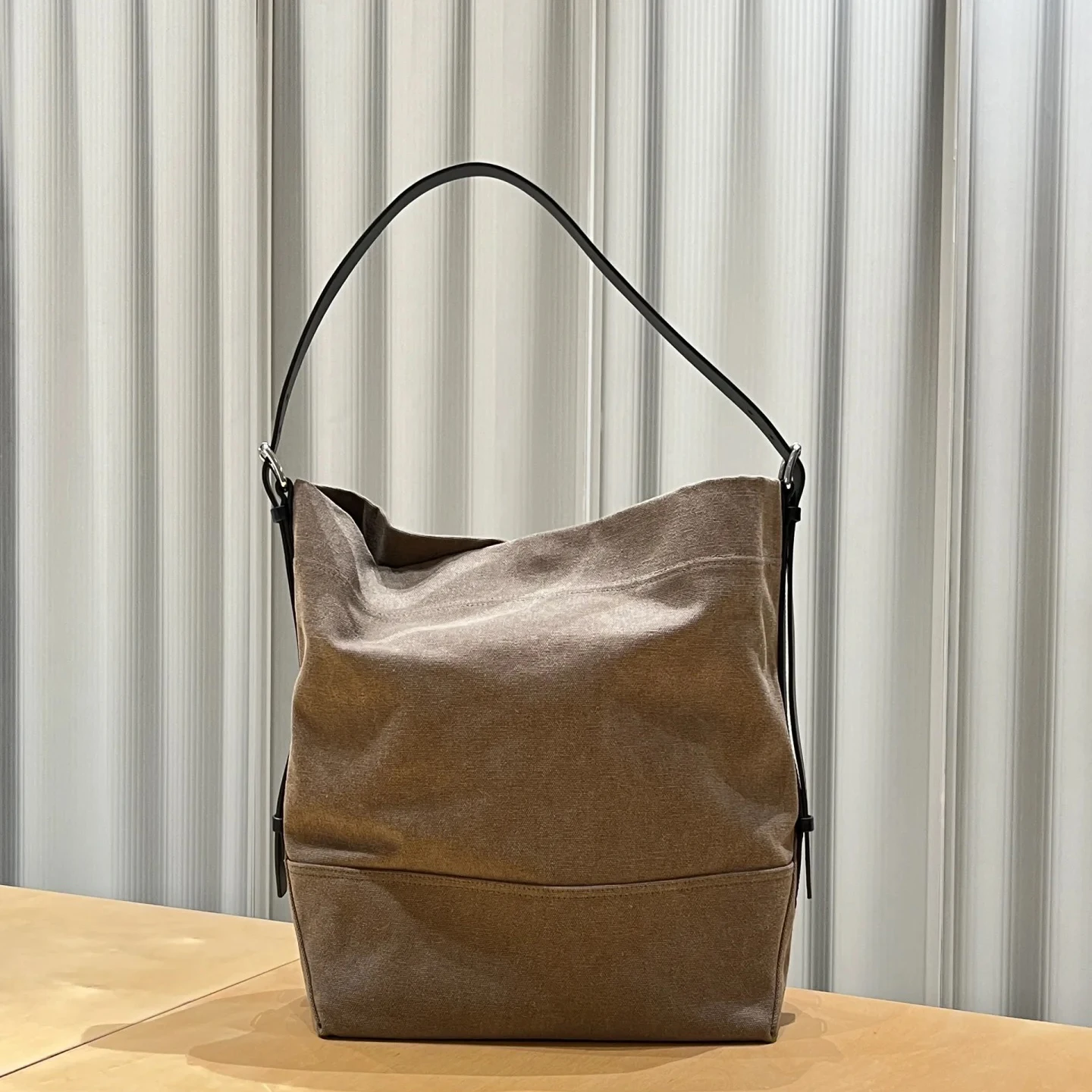 

Canvas Tote Bag 2025 new niche design for men women suitable ins fashion large capacity old vintage one-shoulder crossbody bag