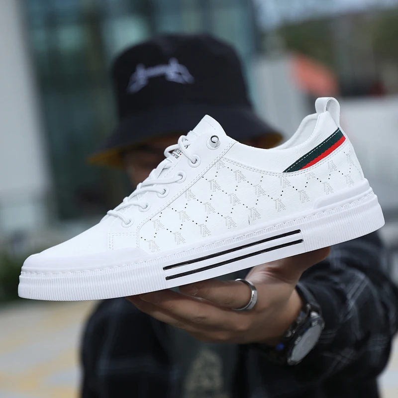 Men's lightweight skate shoes, everyday casual sneakers for men, colors: white and beige, sizes 39 to 46.