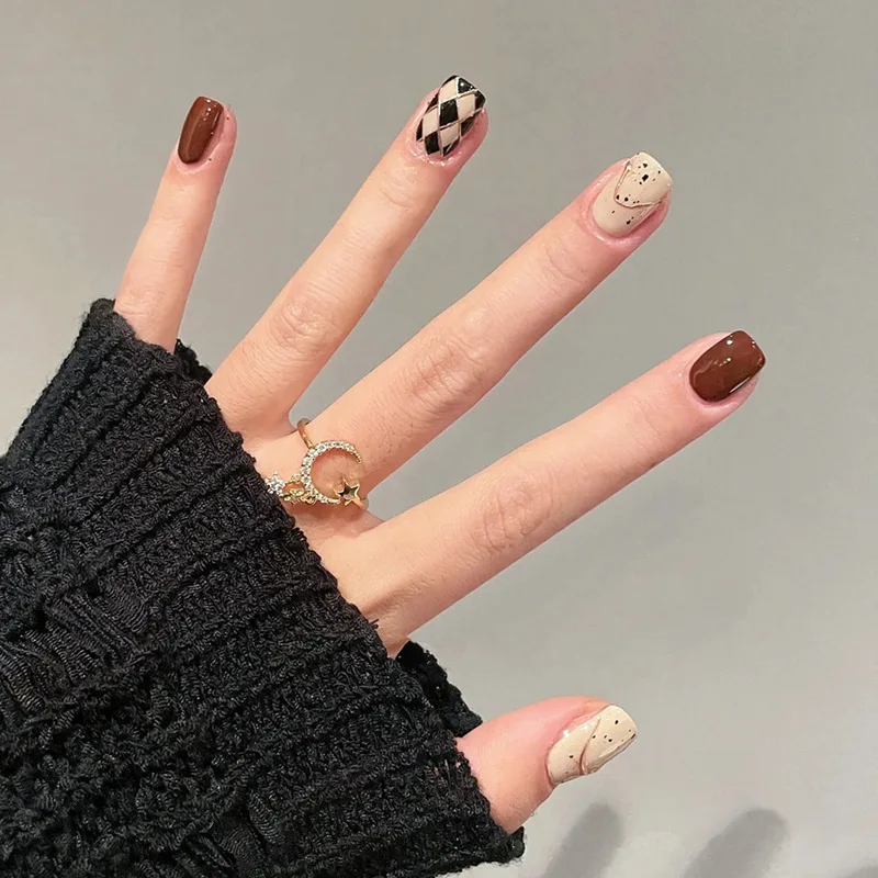 24 pz corto autunno inverno marrone unghie finte staccabili con colla premere su unghie acriliche per incollare ragazza breve unghie finte Charms