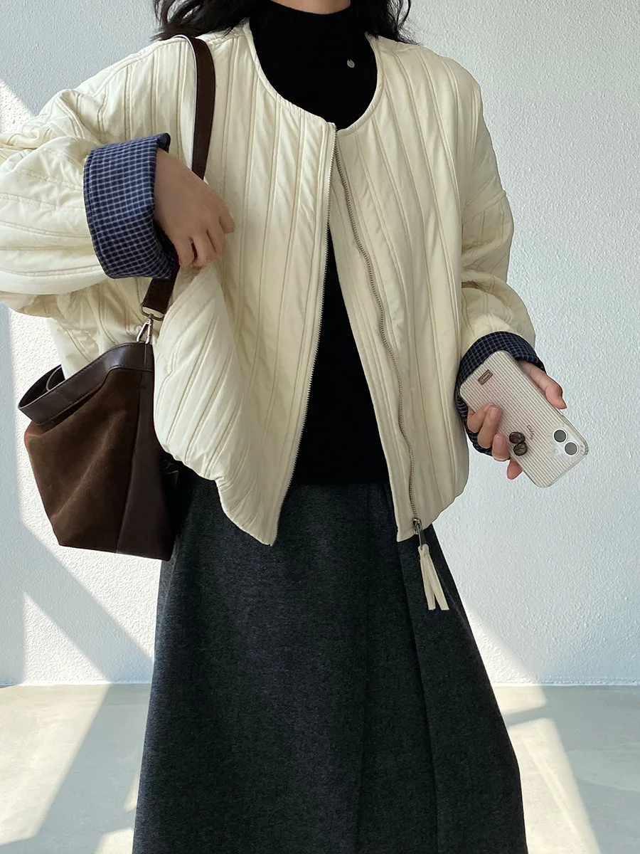 2025 سترة مبطنة خفيفة الوزن للنساء بألوان متباينة متعددة الاستخدامات سترة قصيرة غير رسمية سترة مبطنة للخريف والشتاء #3