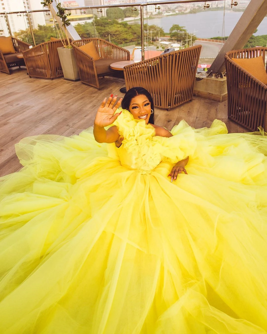 Bright Yellow Puffy Tulle Dresses For Birthday Party Ruffles Shoulder Cap Sleeves Women Ball Gown Photo Shoot Dress Prom Gowns