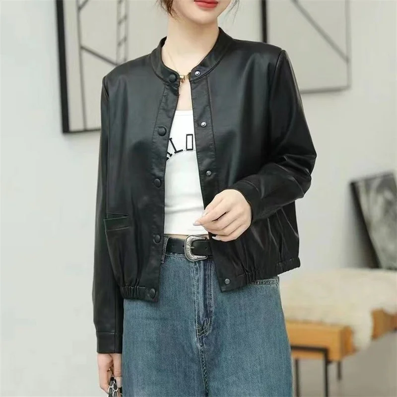 เสื้อแจ็คเก็ตหนังผู้หญิง ฤดูใบไม้ผลิ ฤดูใบไม้ร่วง 2026 รุ่นใหม่ แจ็คเก็ตหนังสั้น คอกลม แฟชั่น สไตล์นักขี่มอเตอร์ไซค์ เสื้อคลุมผู้หญิง