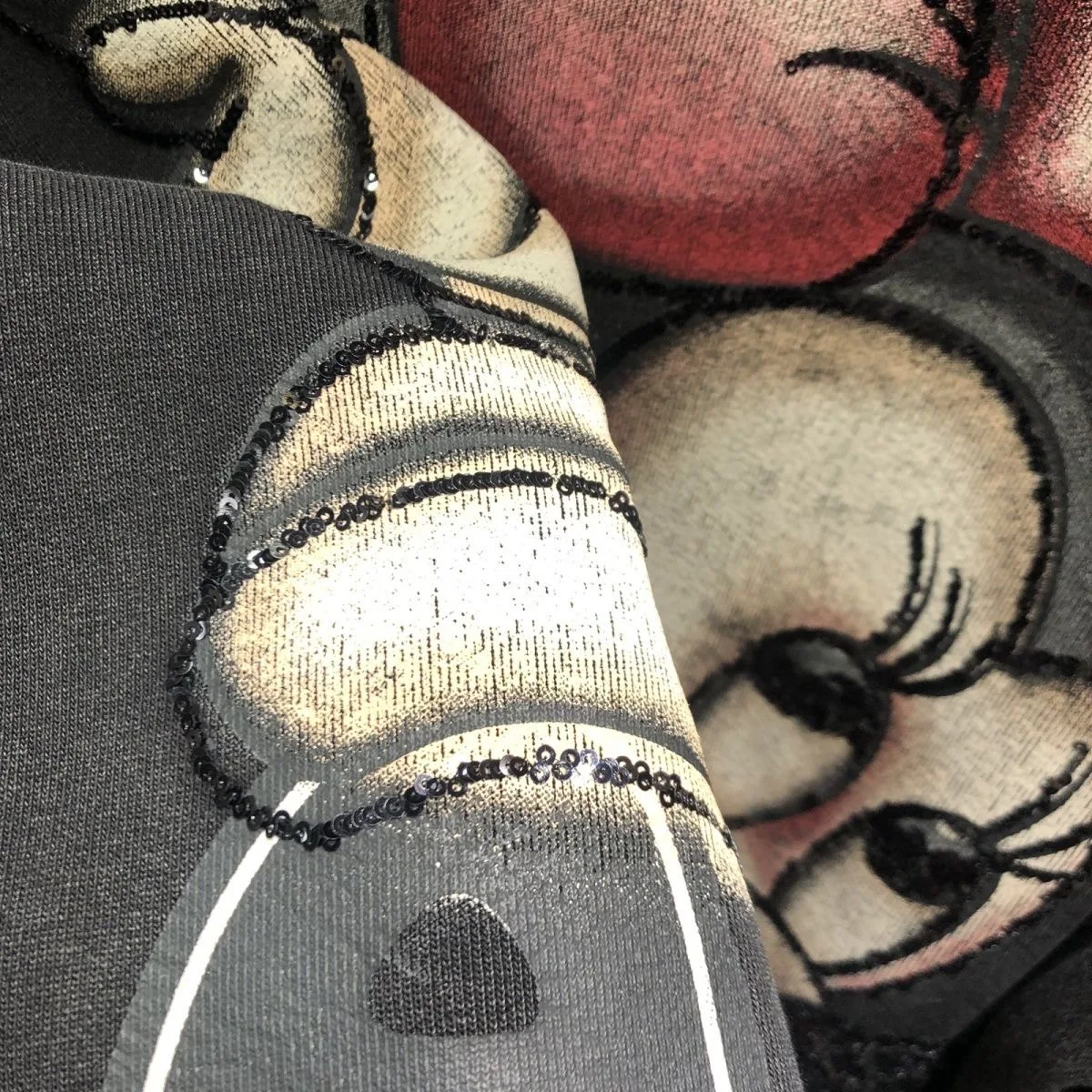 2025 الخريف/الشتاء الأوروبية والأمريكية العصرية العلامة التجارية الصناعة الثقيلة الكرتون الطباعة مع المخملية هوديي معطف هوديي دافئ