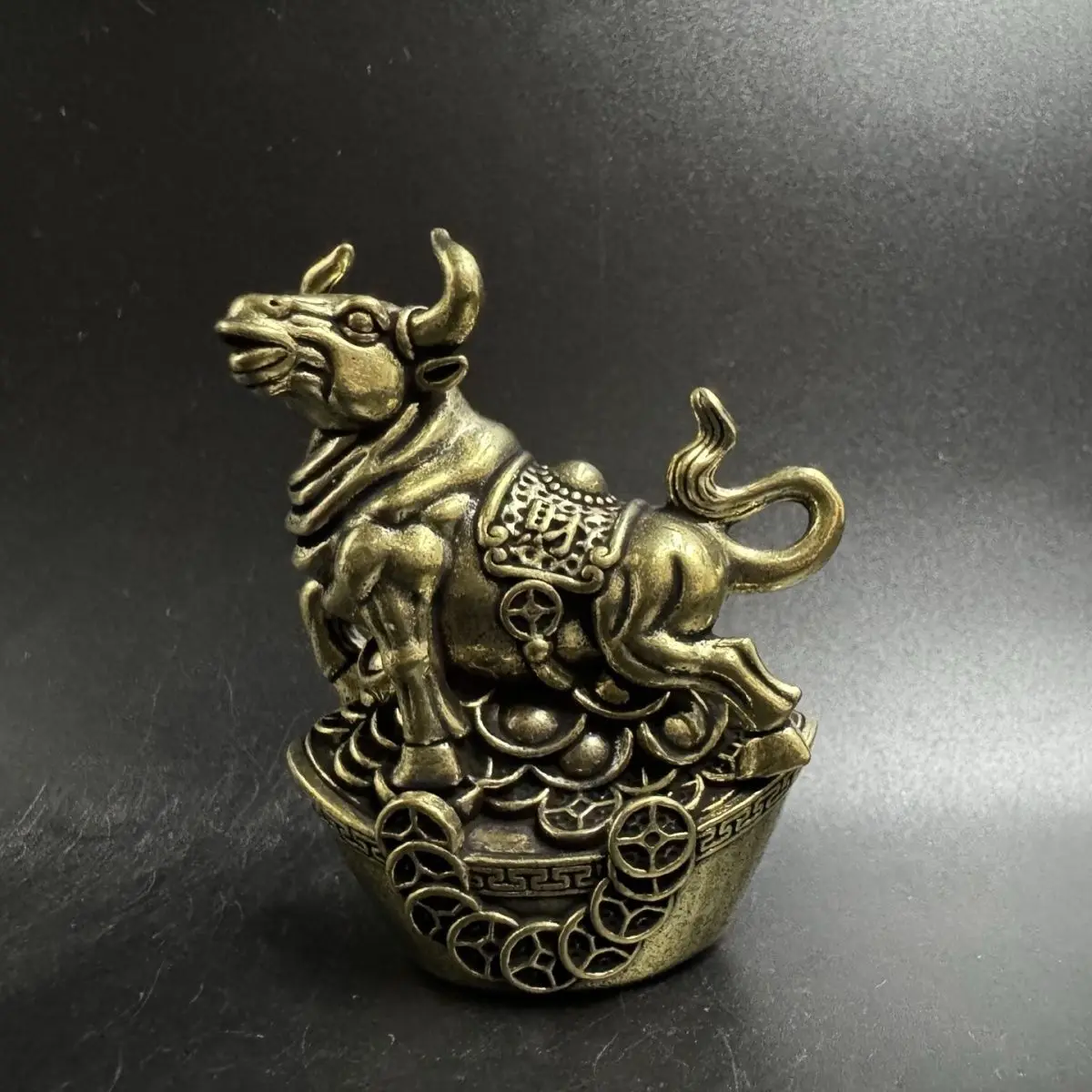 Yuanbao Cai Cow Zodiac Ornament Birthyear Cow Mascot Desktop Porch Decoration Creative Bronze Crafts
