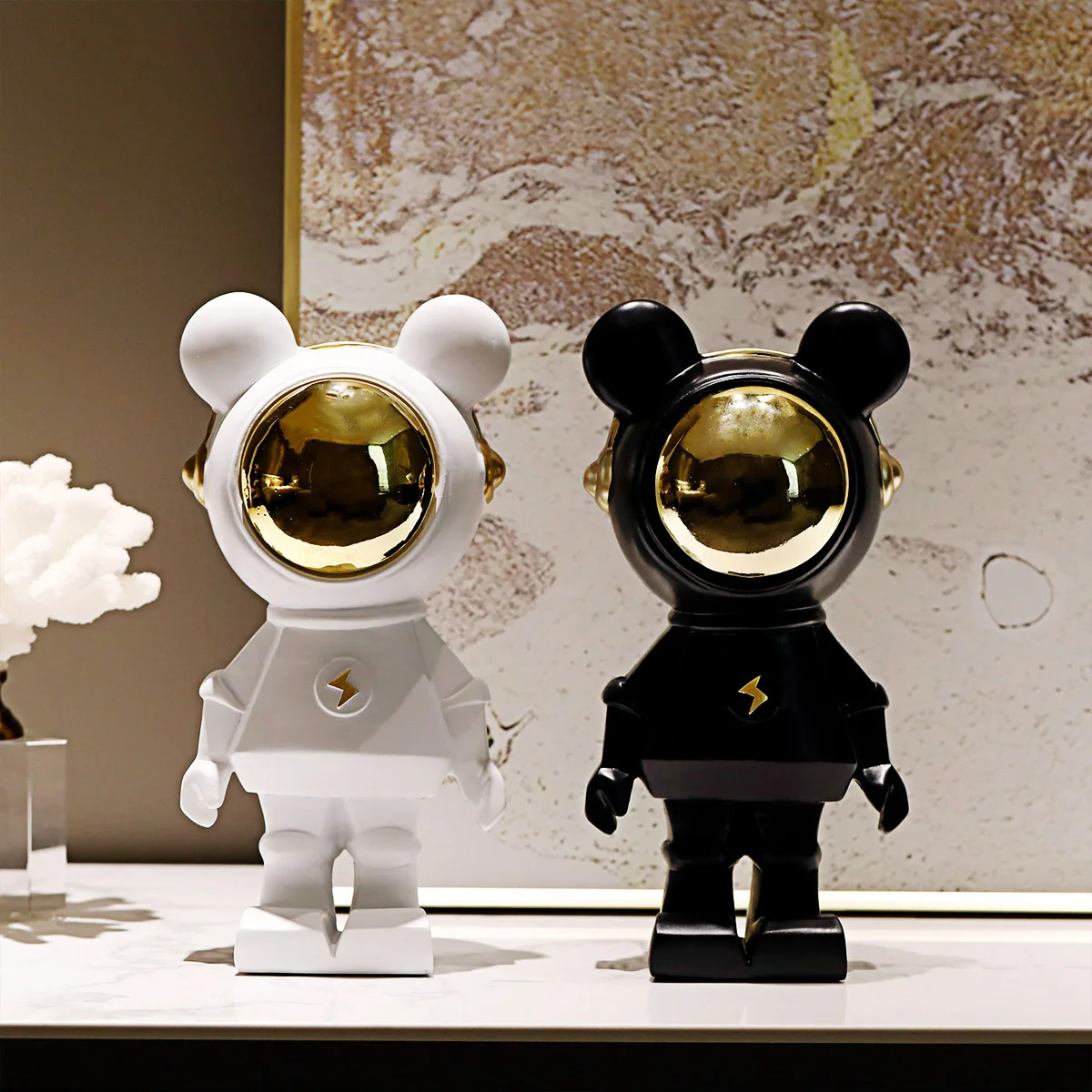 Modern light luxury astronaut violent bear tabletop ornament living room TV cabinet children's room bedroom book room decoration