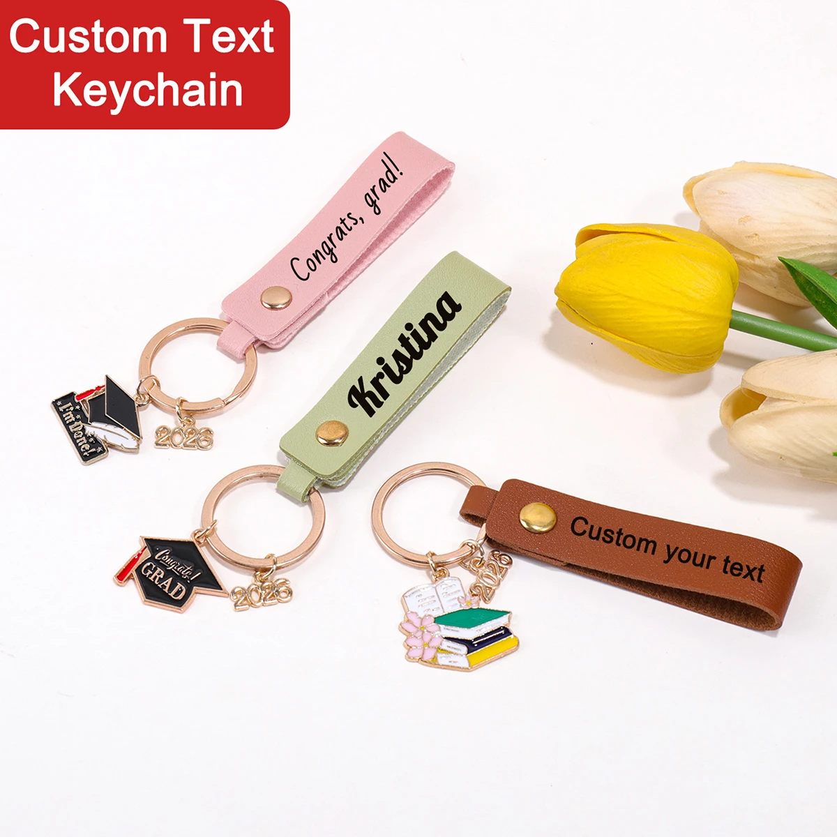 

Брелок для ключей с гравировкой имени на выпускной шапочке, подарок на выпускной, персонализированный брелок с текстом, из искусственной кожи, с гравировкой имени