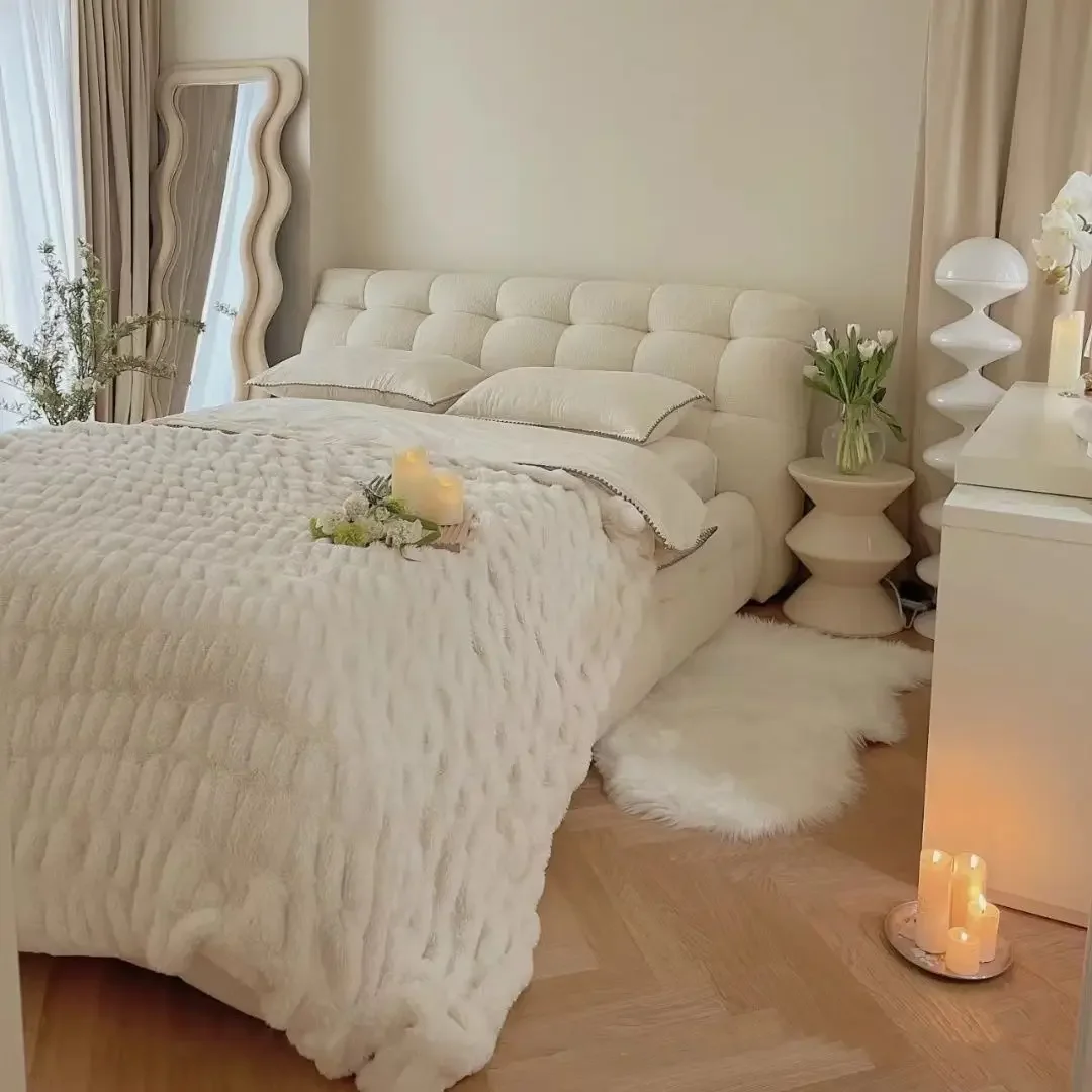 الرياح الكريمية، التكنولوجيا، سرير قماش الصوف، شقة صغيرة، غرفة المعيشة، بسيط