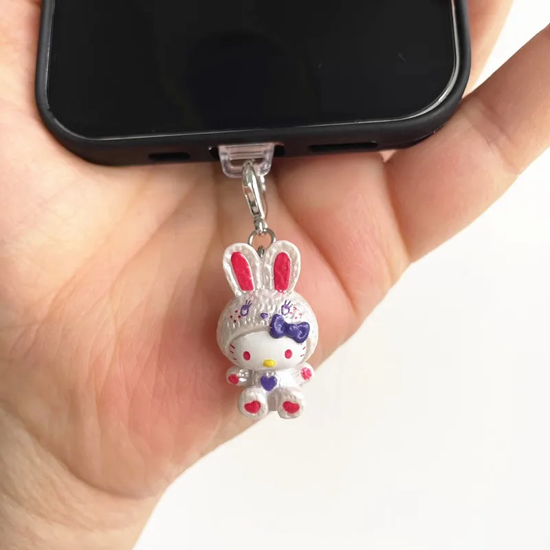 MINISO Żywiczne Zawieszki na Telefon Hello Kitty Zatyczki Przeciwkurzowe do iPhone 6-14 Port Ładowania Lightning Kreskówkowe Zatyczki Przeciwkurzowe Brelok Dekoracja