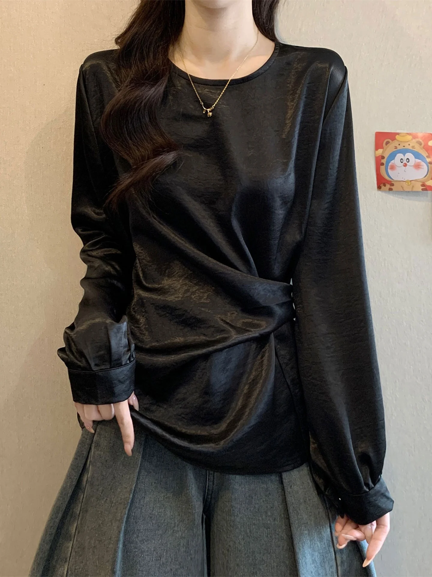 

Уникальный красивый черный лонгслив весна 2026: женский повседневный топ больших размеров с эффектом утяжки талии и скрытия живота