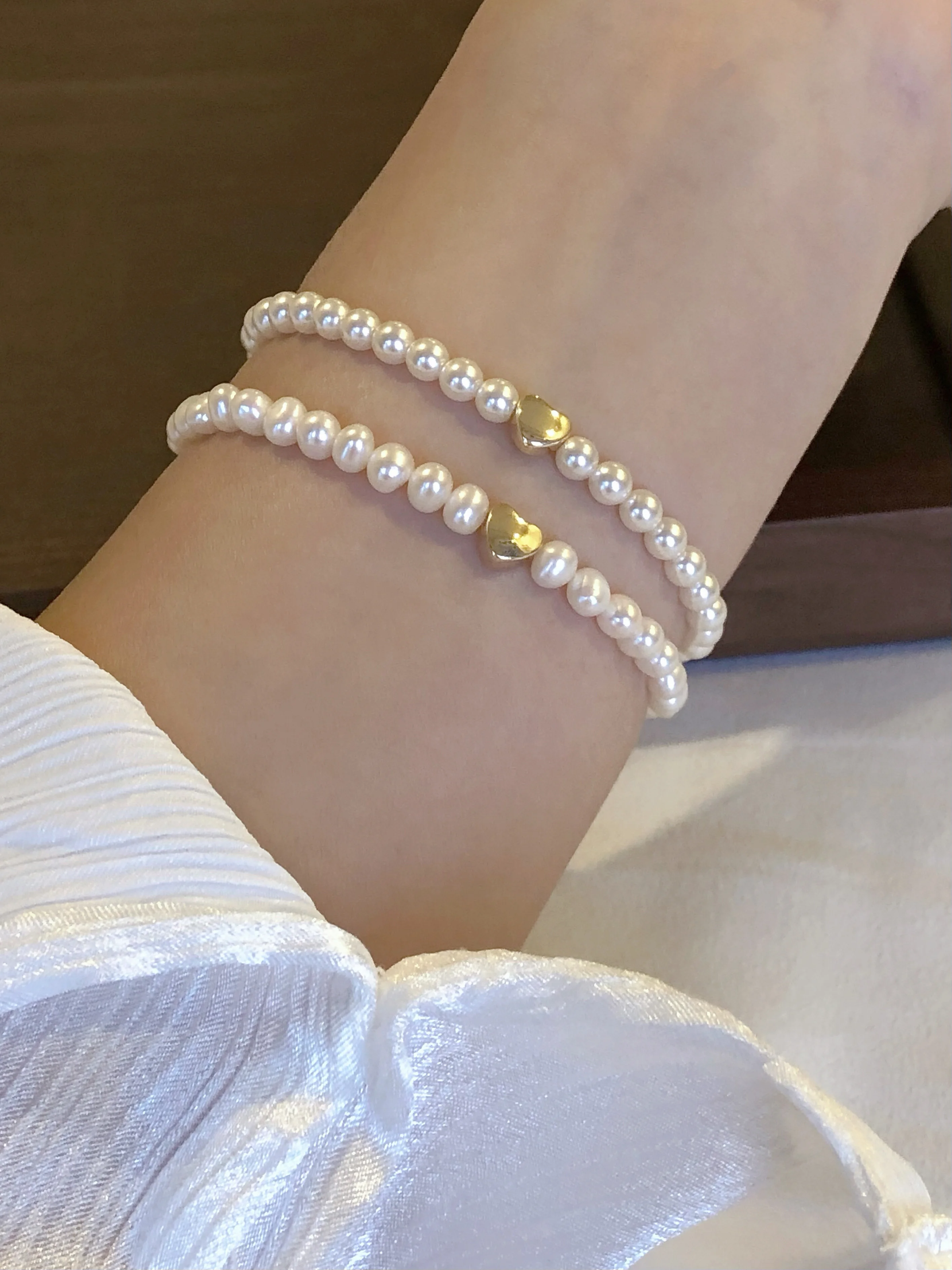 Elegant Pearl Bracelet with Heart Charm Sweet Minimalist Design Light Luxury Bestie Gift Jewelry Accessories