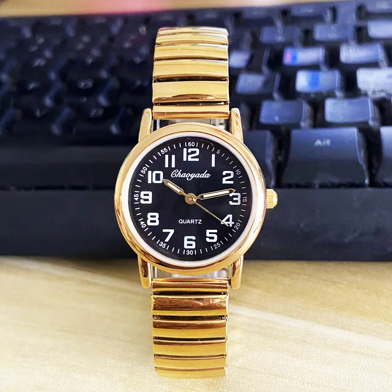 women mother Stretchable strap dial diameter 3 cm High quality gold quartz wristwatches woman man fashion luxury gifts watches