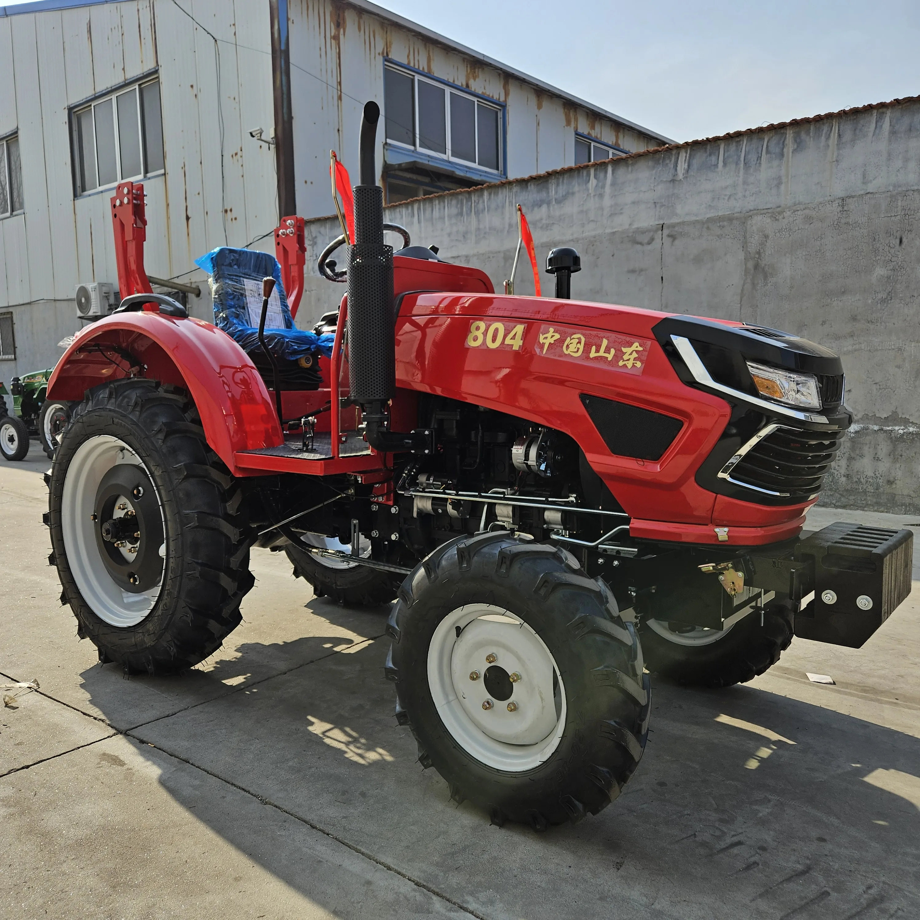 4WD 4x4 الديزل جرار زراعي 80-120HP الطاقة المقدرة آلات ذات عجلات متعددة الوظائف مع مكون المحرك الأساسي