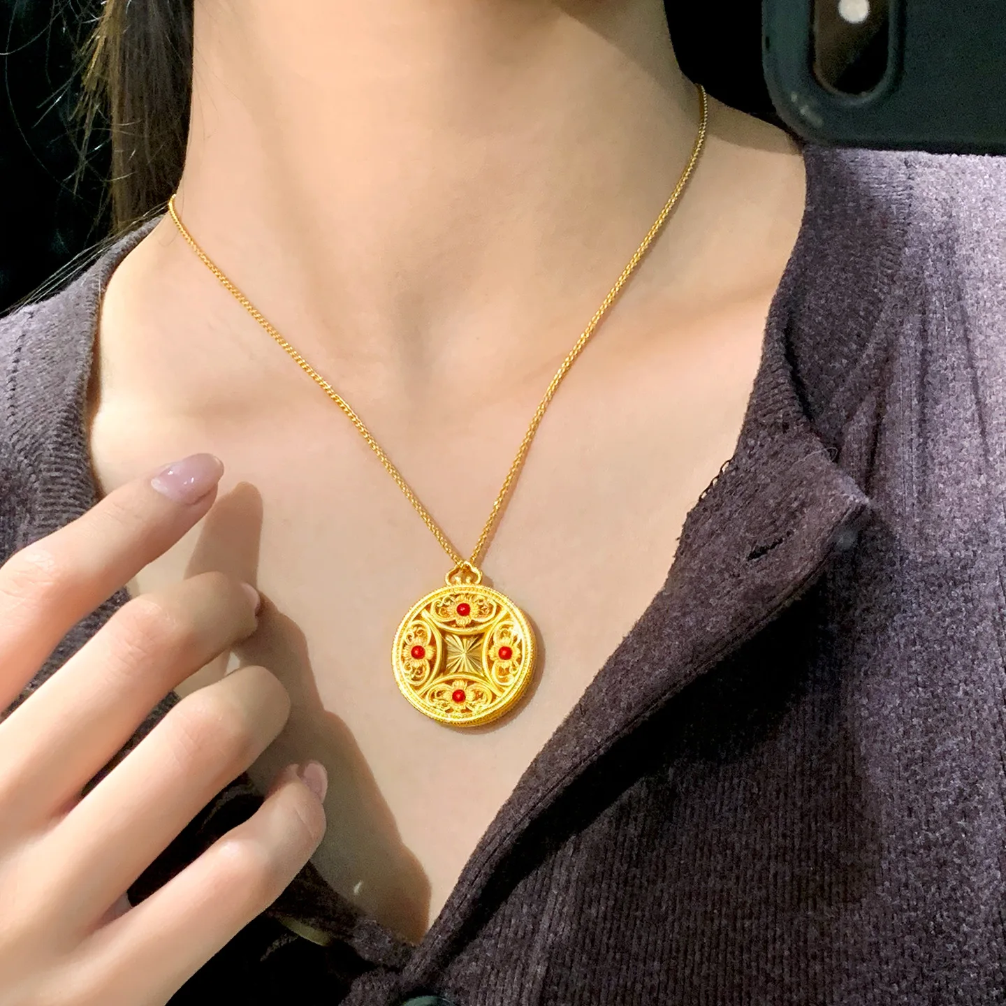 

Luxury 24K 9999 Pure Gold real gold Gold shop with double-sided hollow carved flower pendant women's necklace