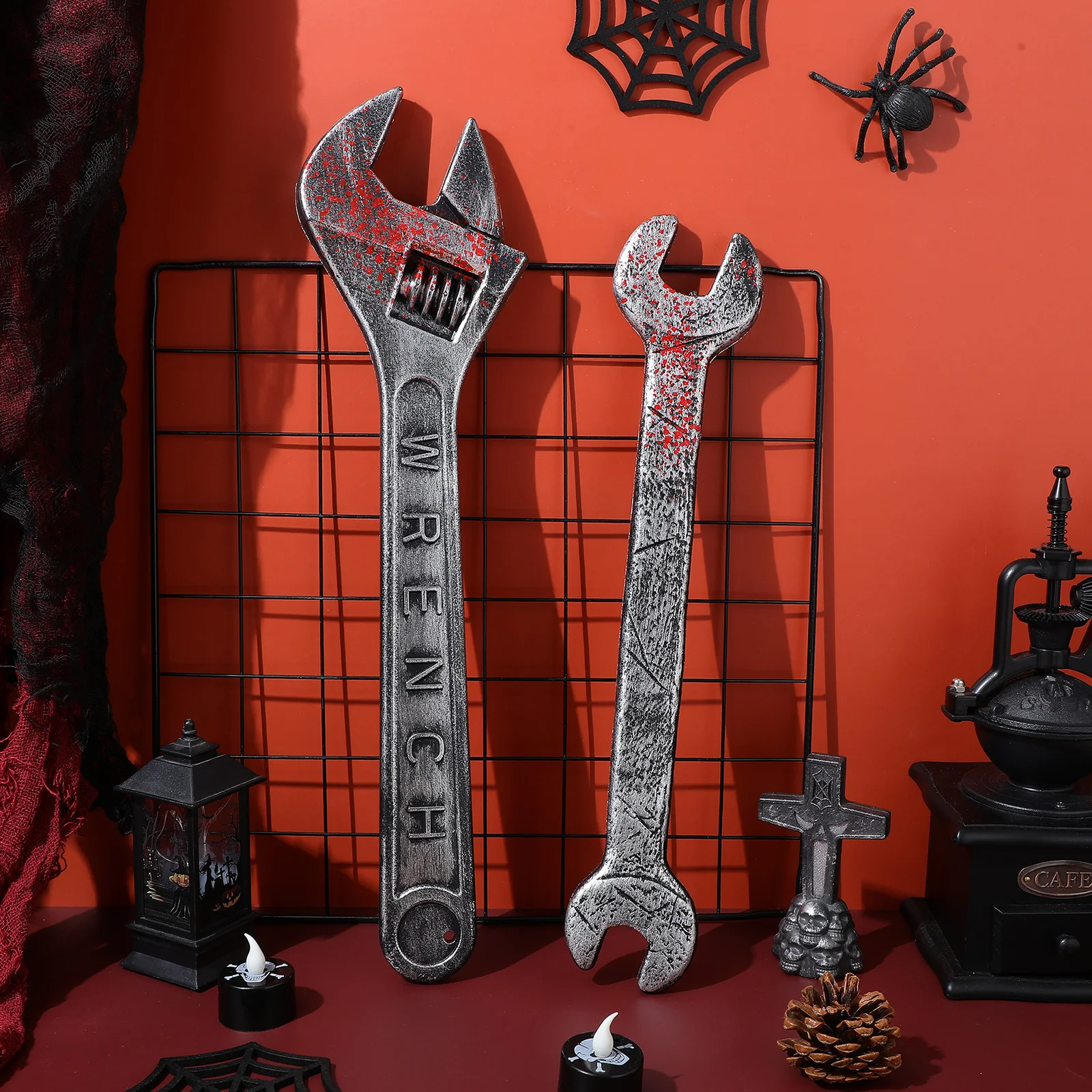 

2Pcs Halloween Fake Bloody Wrench Prop Plastic Spanner Scary Party Haunted House Decoration Tricky Toy Halloween Toy