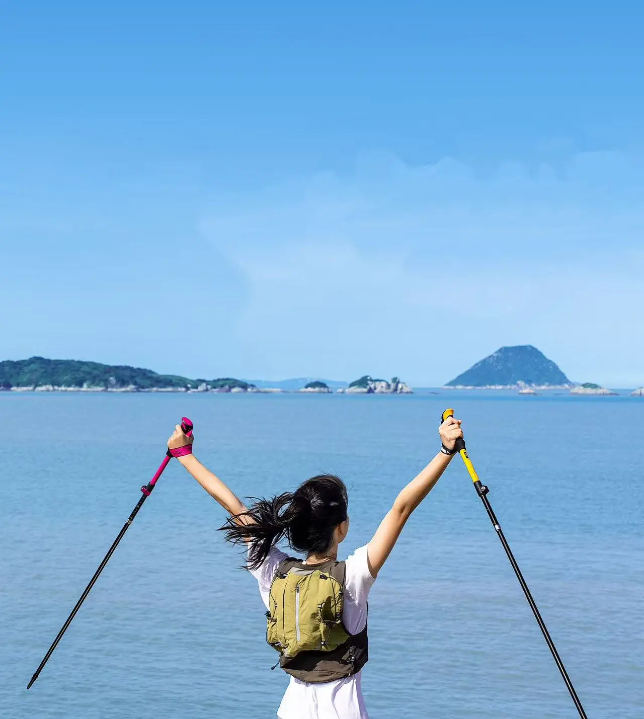 عصا تسلق الجبال خفيفة الوزن وقابلة للطي من ألياف الكربون تلسكوبية للمشي لمسافات طويلة احترافية للمشي لمسافات طويلة في الهواء الطلق