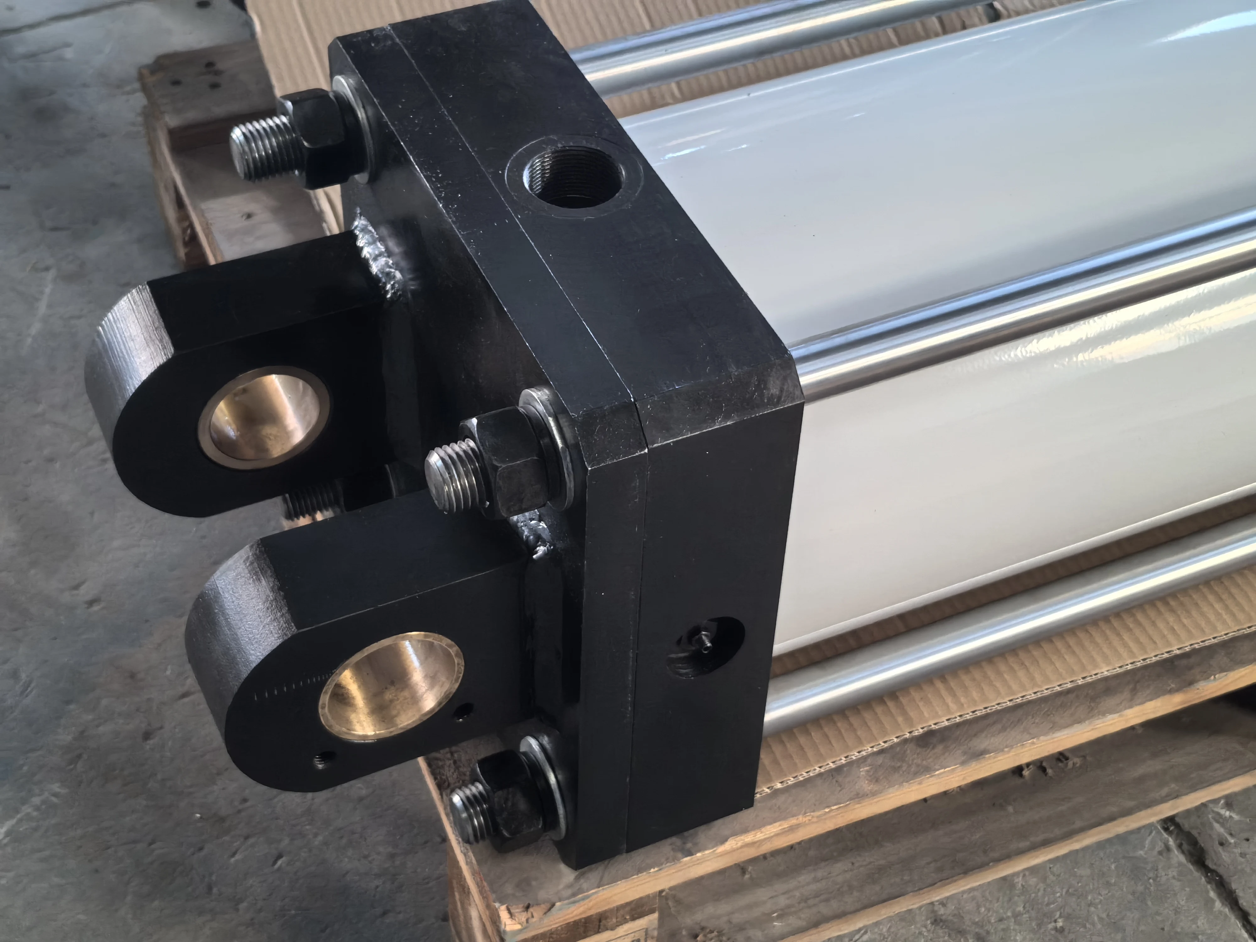 Custom-made Double-acting Cylinders And Long-stroke Pneumatic Cylinders Are Used In Industrial Automation.