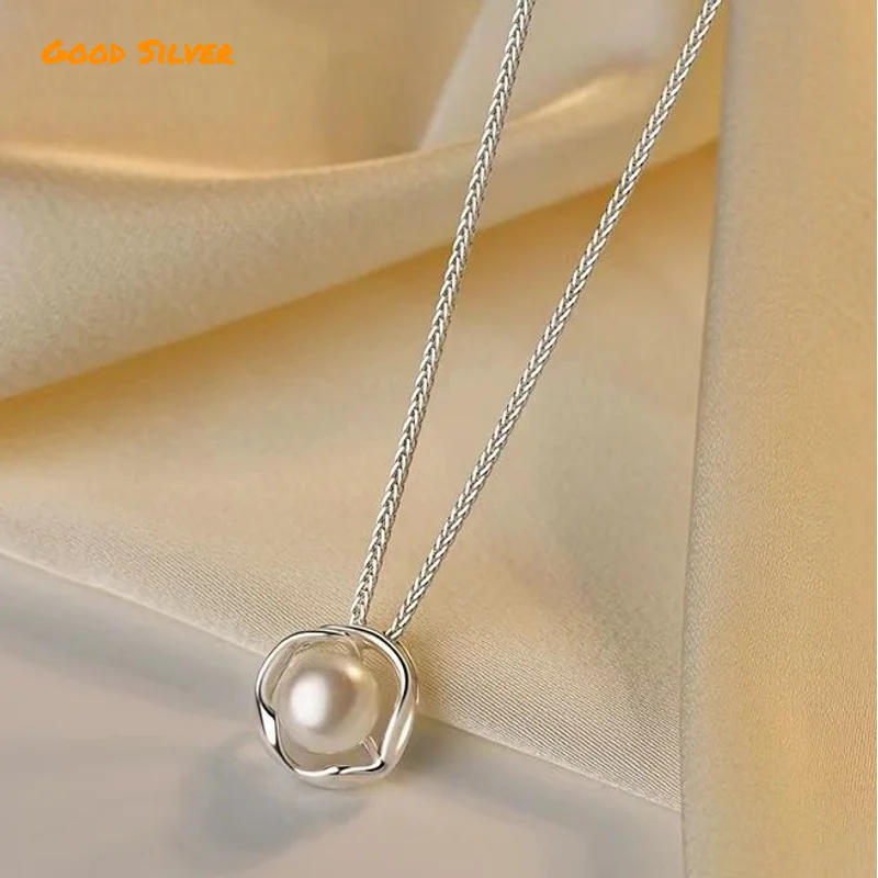 

S925 Sterling silver French retro freshwater pearl necklace for women niche clavicle chain light luxury geometric necklace