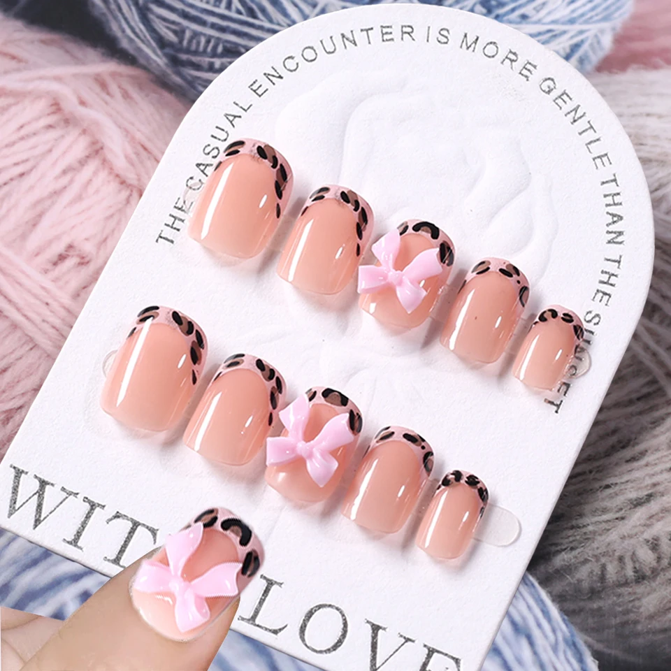 24Pcs Uñas Postizas Cortas Cuadradas Francesas Leopardo con Moño 3D Rosa Otoño Invierno Estampado de Leopardo# 4