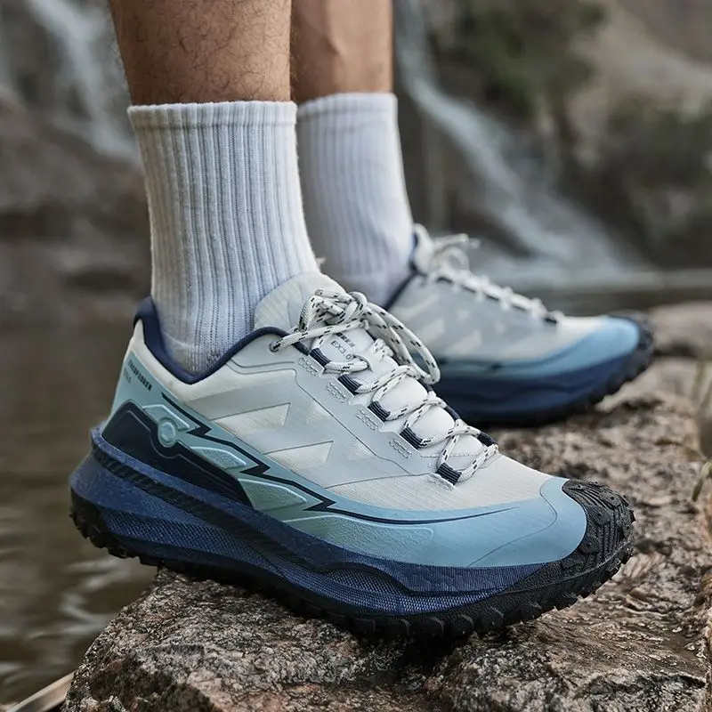 Hot sale summer essential lightweight breathable unisex walking hiking shoes running shoes sneakers Very good