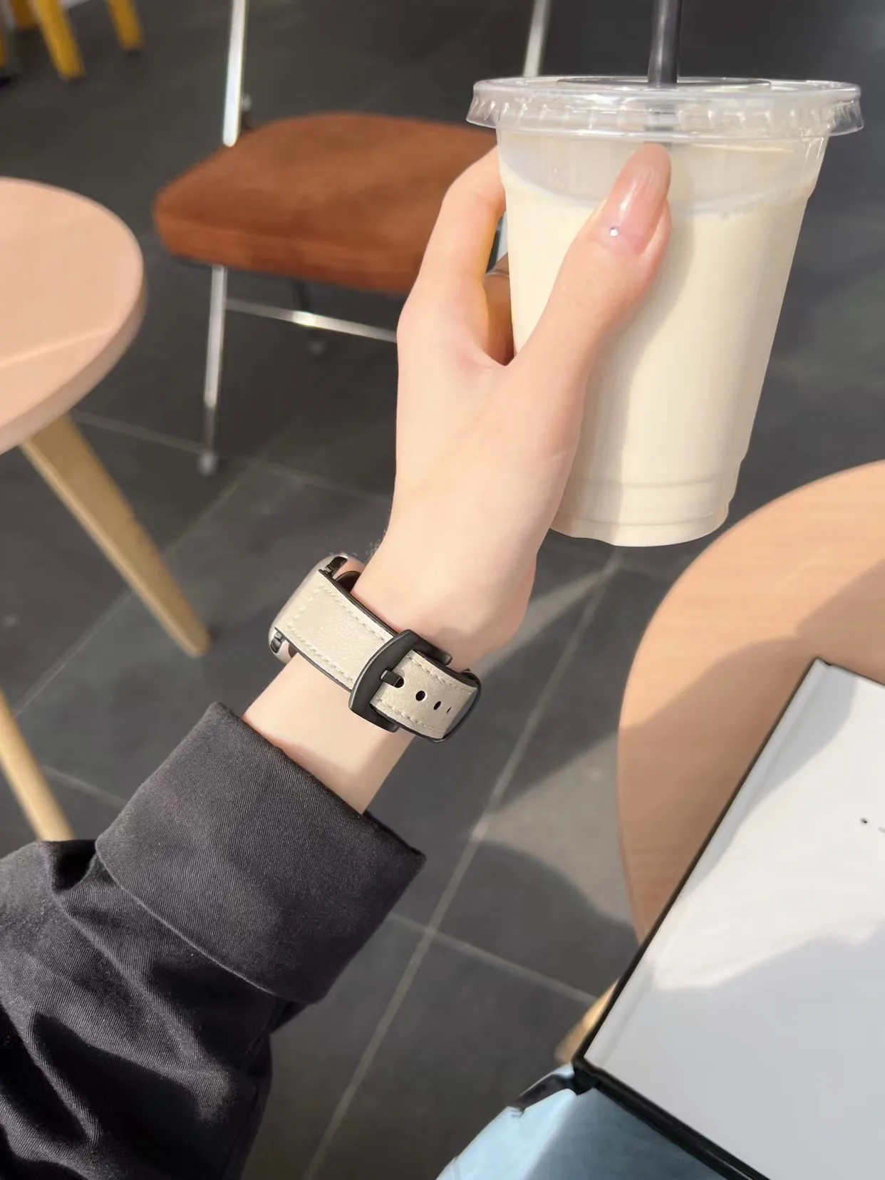 Miękki silikonowy i skórzany pasek do Apple Watch Band 8SE 7 6 5 4 40/44mm 41/45mm gumowa bransoletka do Iwatch 49Ultra 3 2 1 38/42mm