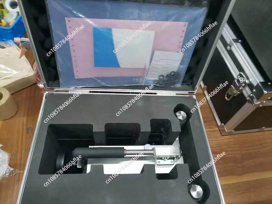 70MPa Portable Hydraulic Pressure Calibration Pump Water Oil Dual Medium Pressure Gauge Calibrator Comparator