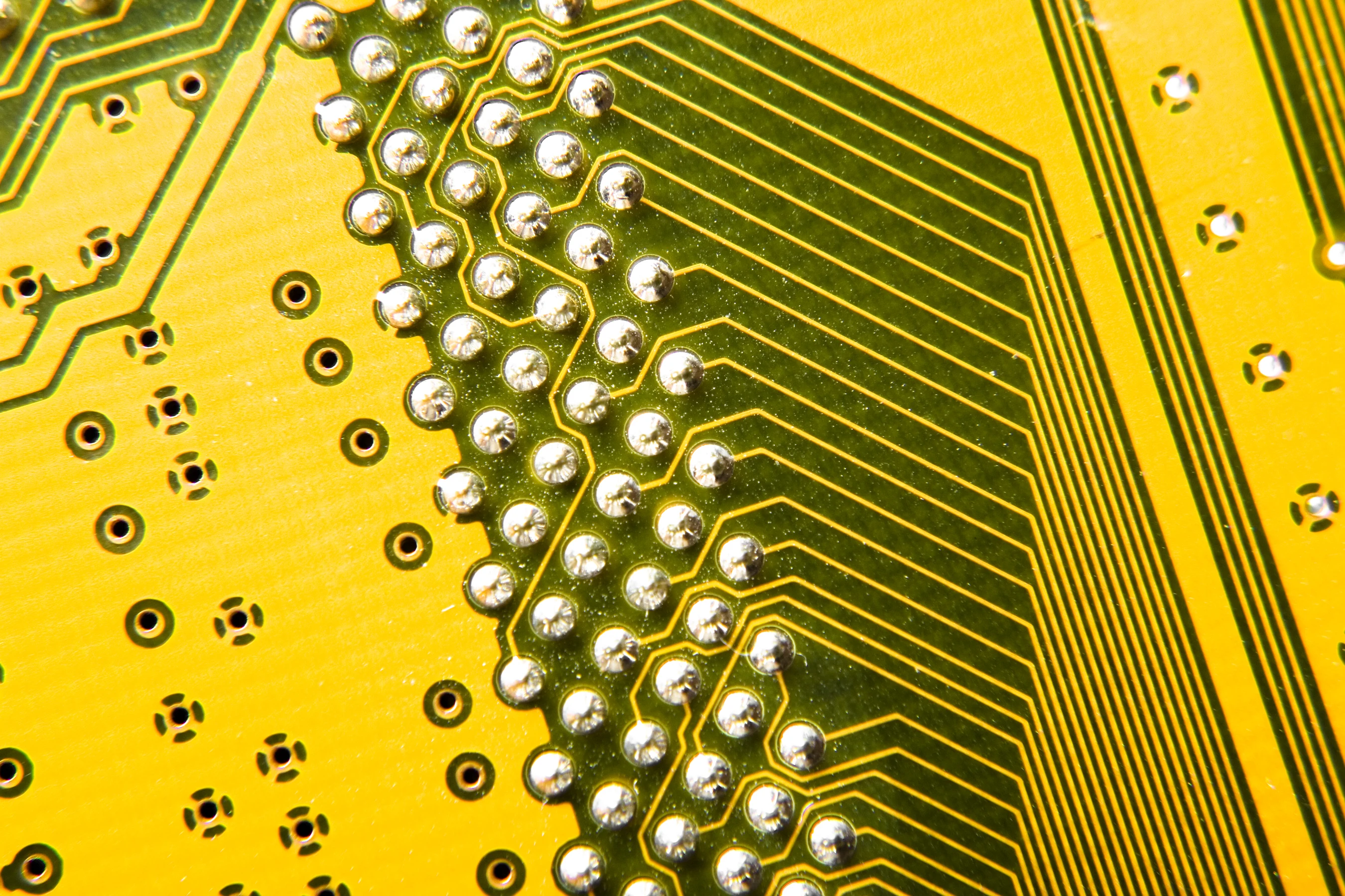 

Double-sided PCBs Heavy Copper 2 Layers PCB, with 2.4mm Thickness,3oz Copper Thickness,min trace width 0.12mm min hole size 0.15