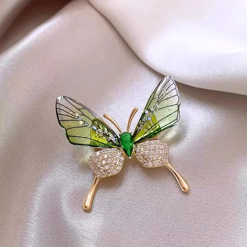 Broches de mariposa de circonia cúbica para mujer, alfileres de Metal de insectos de cristal verde púrpura, insignia, joyería de moda, regalos, 2024