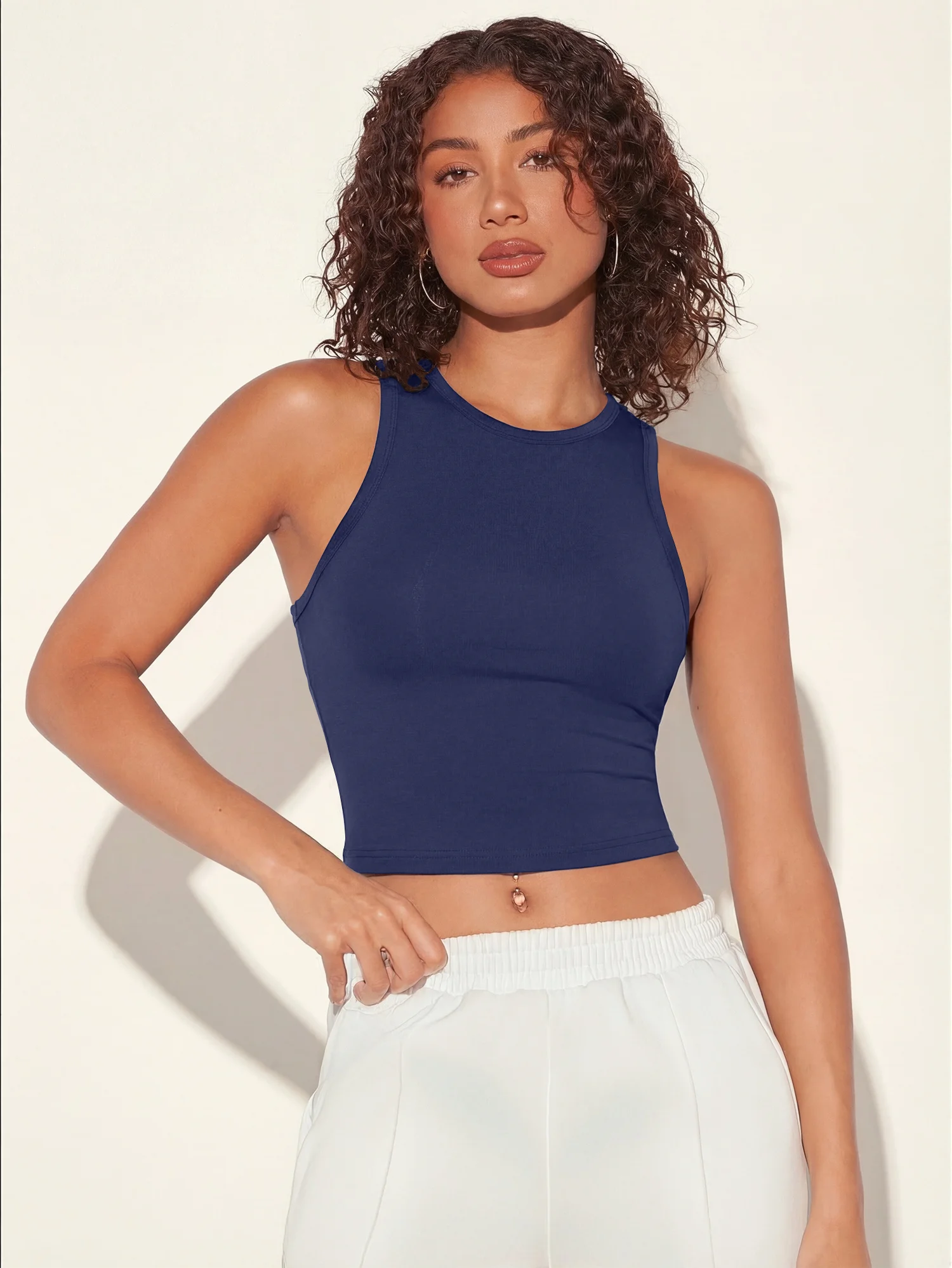 Activewear Essential Round Neck Sleeveless Crop Top, Body-Hugging Athletic Tank for Running & Club Sports