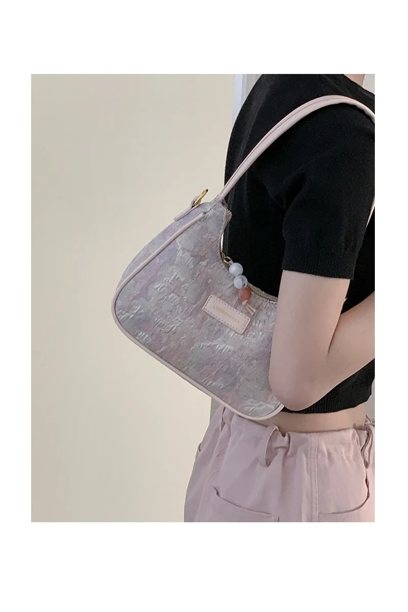 French niche bag for women in  new high-end and fashionable handheld club bag, versatile and simple one shoulder underarm bag