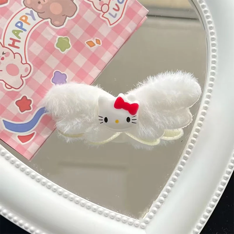 Sanrio Hello Kitty Angel Hairpin para mulheres, asas de pelúcia dos desenhos animados, emparelhado com meninas franja, estilo clip, presente Headwear, kawaii, 2pcs