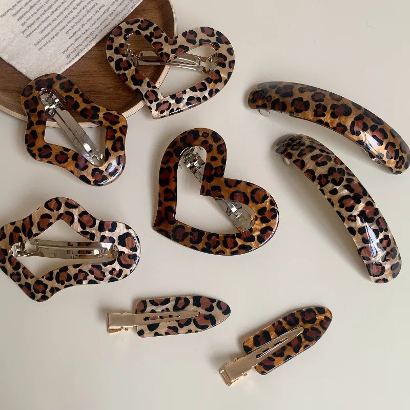 

Brown Leopard Print Heart Spring Clips No Crease Design Side Forehead Bangs Holders for Women Girls Cute Non Slip Grip Must Have