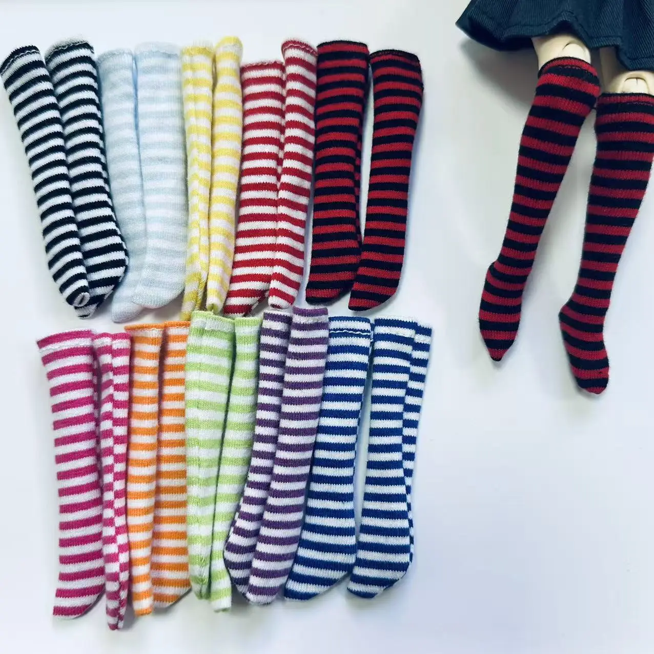 新しい手作り 1 ペアアソートキャンディーカラーストライプニーハイソックスブライス、OB、モモコ、リカちゃん 30 センチメートル 1/6 人形アクセサリー用