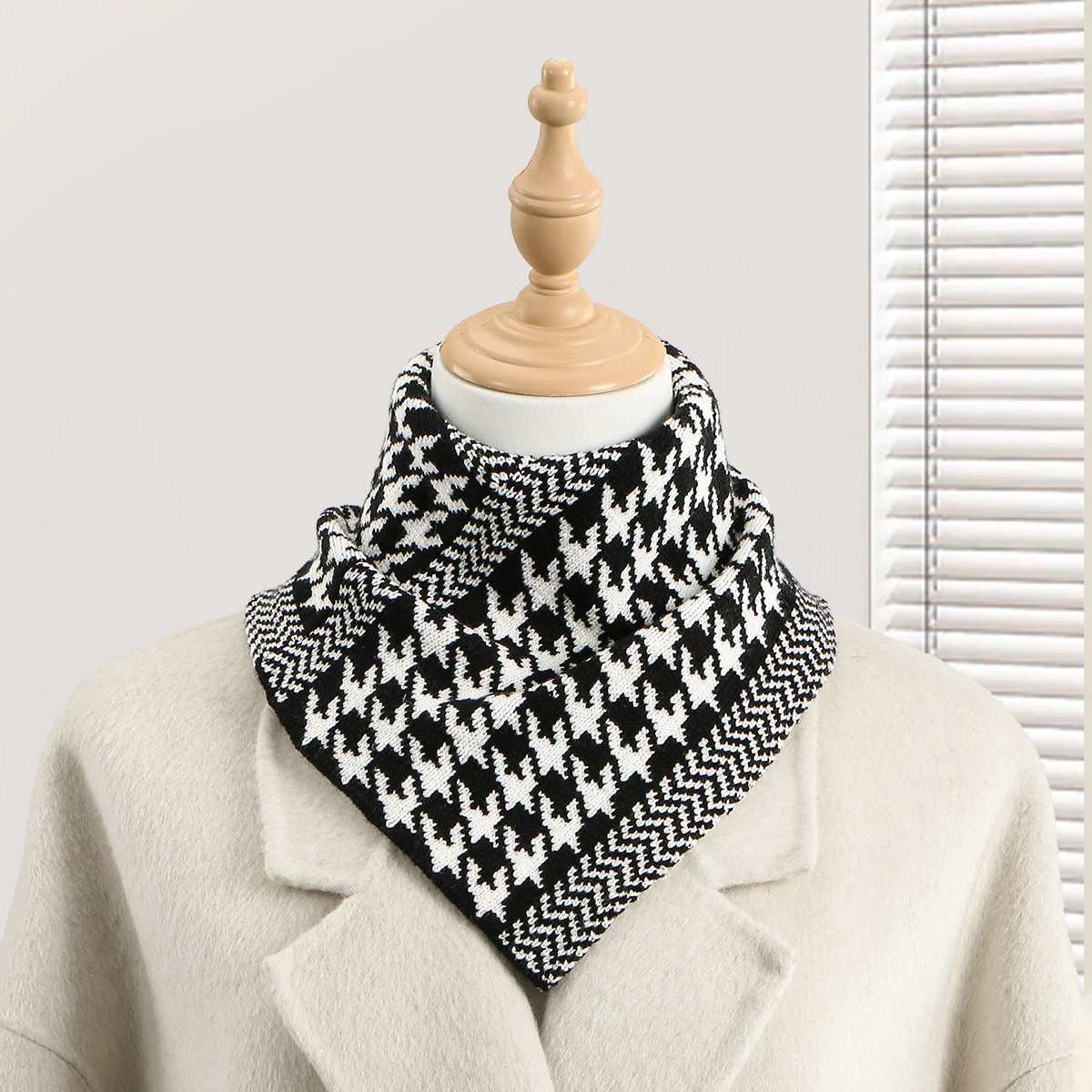 Warm Neck Houndstooth Knit Tri - Women'S Korean Accessories 评论和价格
