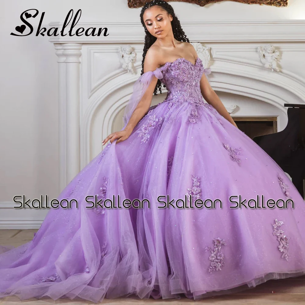 فساتين Quinceanera مكشوفة الظهر مع أشرطة وزهور ، Skallean ، مكشوفة الكتف ، مصممة