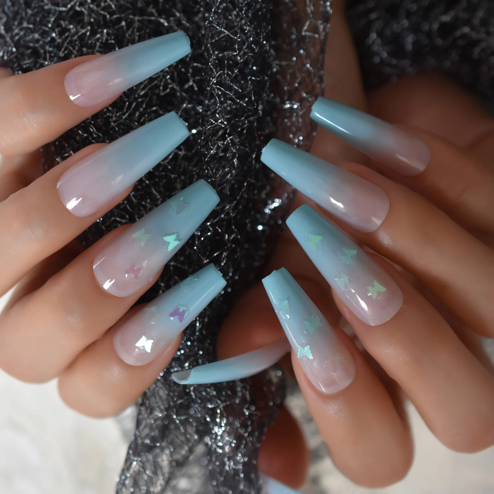 Ombre hemelsblauwe doodskistnagels Holo vlinder decoratieve lange druk op nagels Clear Spirit Lady kunstnagels set 24 NOV