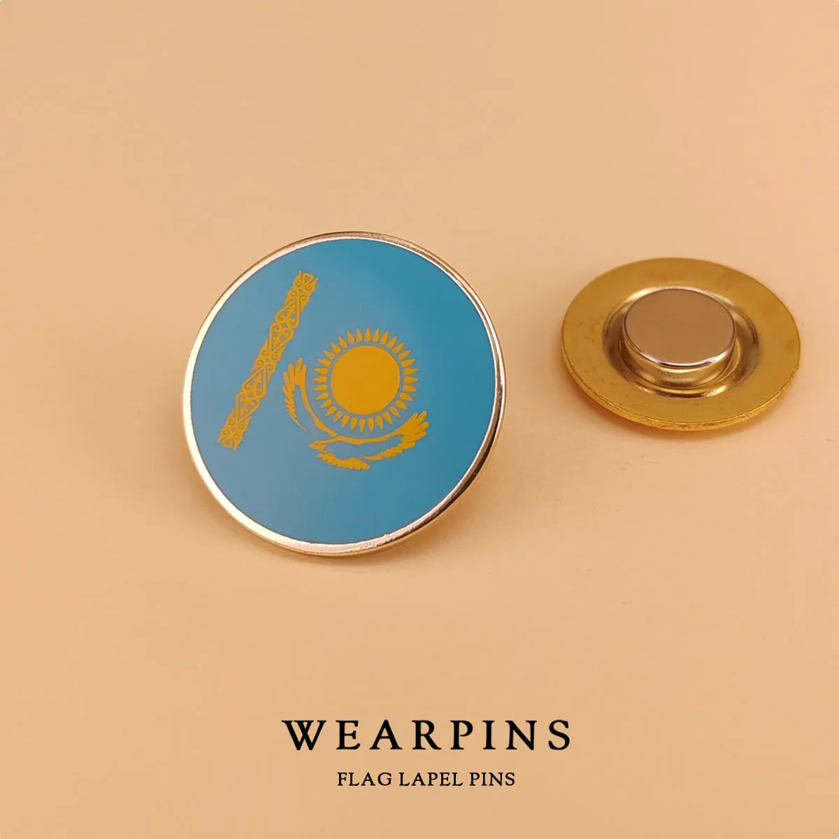 Crachá da bandeira nacional do Cazaquistão banhado a ouro esmalte artesanato alfinetes de lapela decoração artesanato