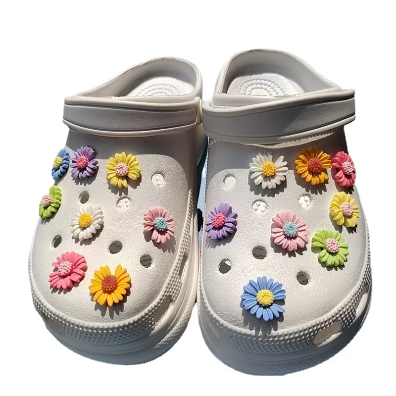 New daisy Hole Shoes flower Charms Designer DIY Shiny Bling Shoes Decaration for Clogs Kids Boys Women Girls Gifts