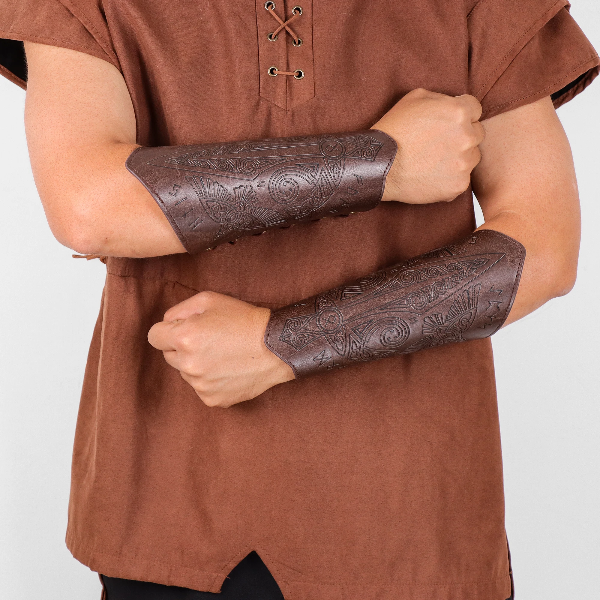 Medieval Wrist Guard with Smooth Rivets, PU Leather Knight Stage Role-Playing Archery Prop, Men's Vintage Punk Arm Armor Costume