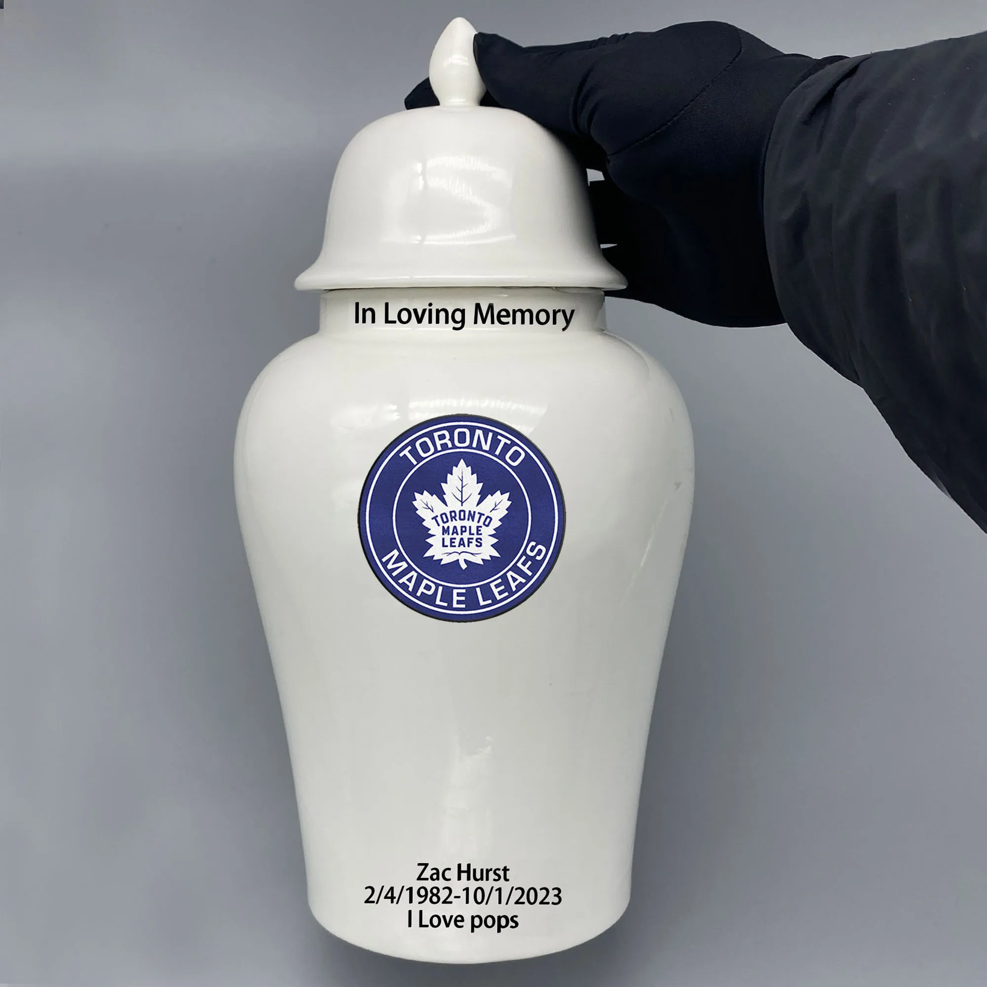 

Large Urn for Toronto Maple Leafs-themed Hockey Urn.Please send me the customize information-name/date