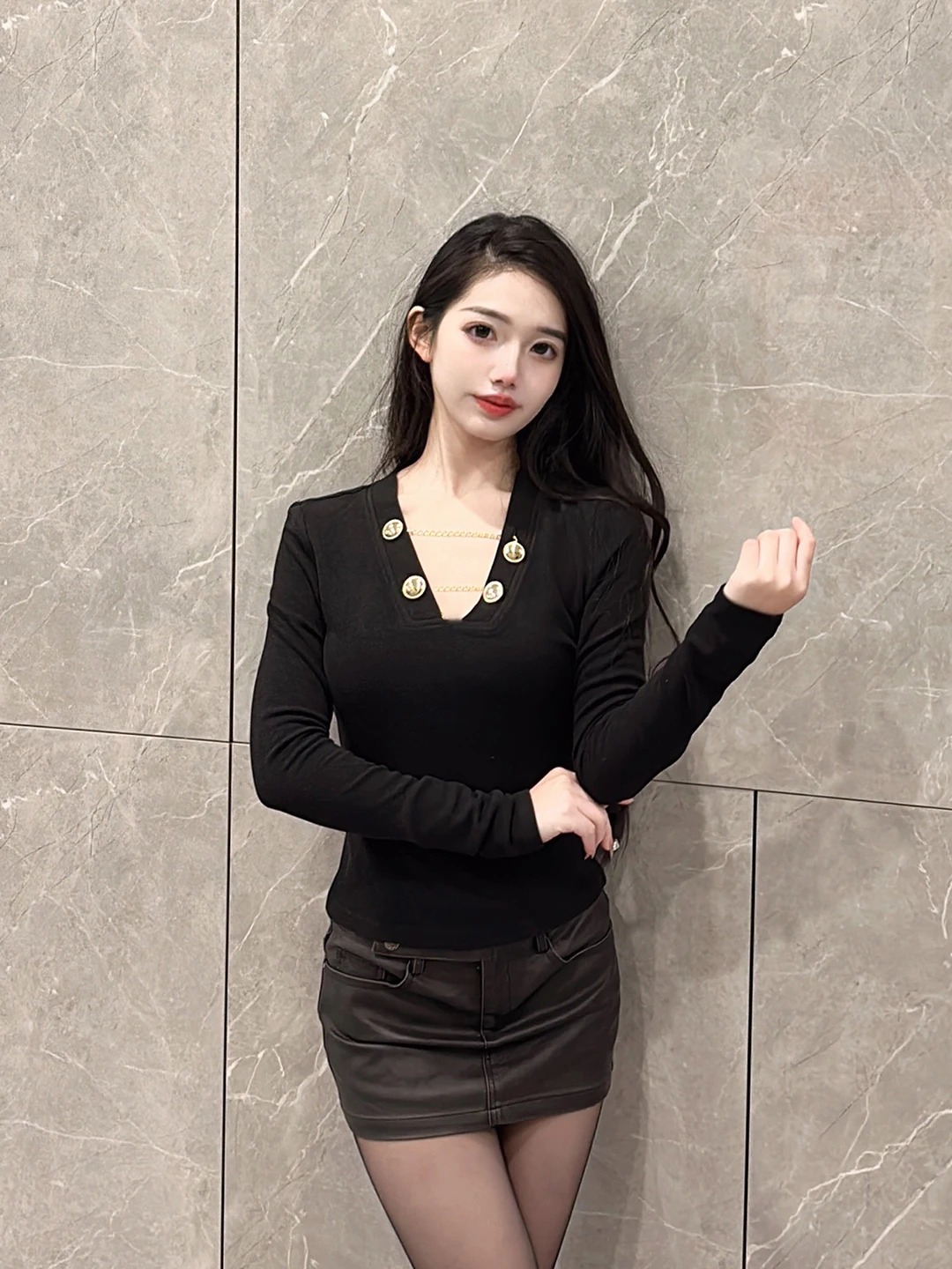 

Женская зимняя новинка: облегающая футболка с V-образным вырезом и длинным рукавом, черная, с эффектом похудения, базовая, для ношения под одеждой.