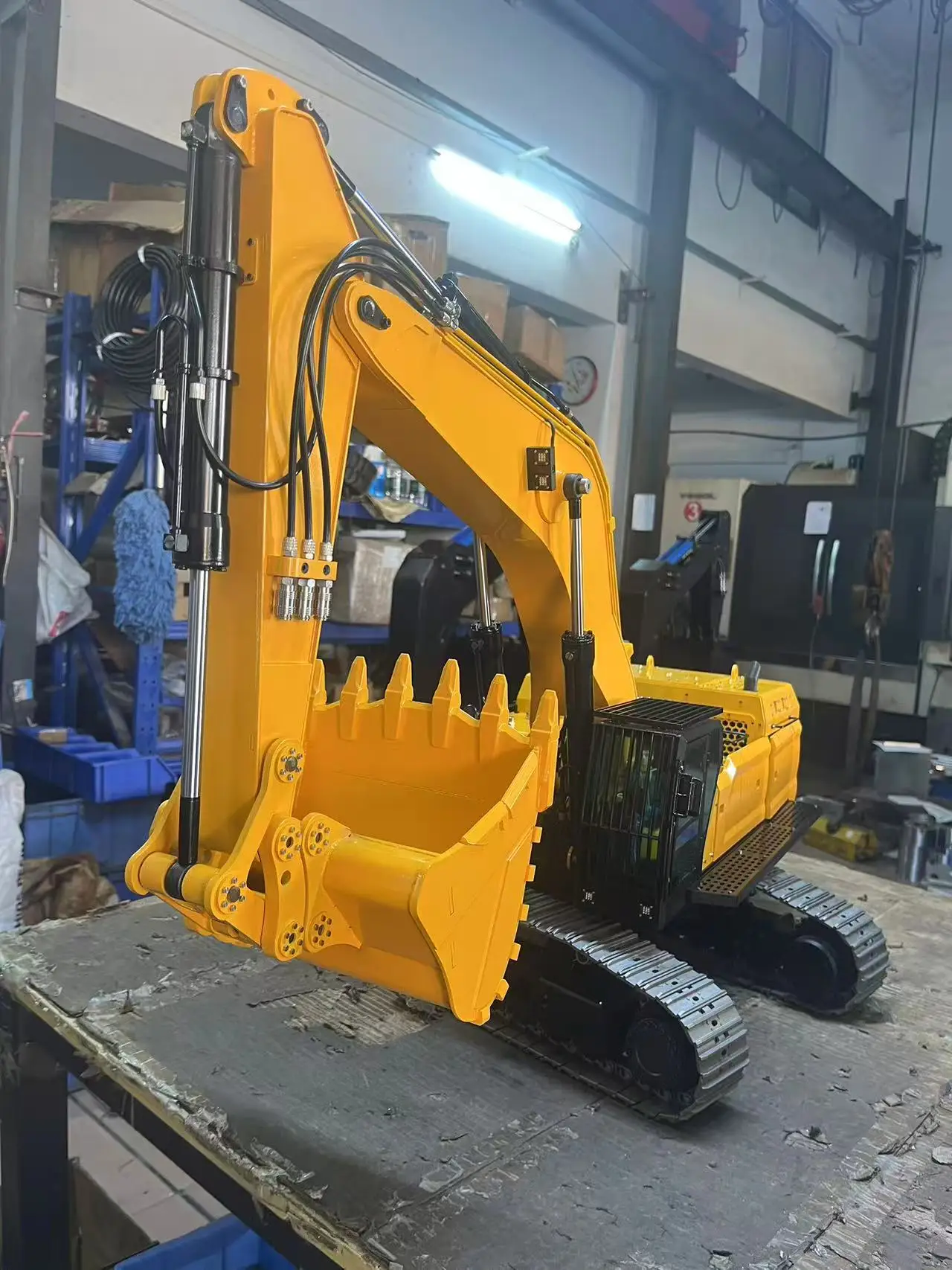 Excavadora hidráulica RC 395F de Metal 1/12, excavadora con Control remoto, bomba Dual RTR, máquina pesada, Radio ligera, válvula de 6 canales, camiones, modelo de coches