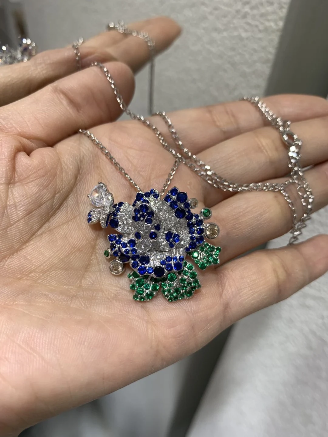 قلادة على شكل زهرة مختلط الألوان باللون الأزرق والأخضر والأبيض على شكل فراشة من الفضة الإسترليني عيار 925 مع مجوهرات نسائية فاخرة من الزركون المكعب