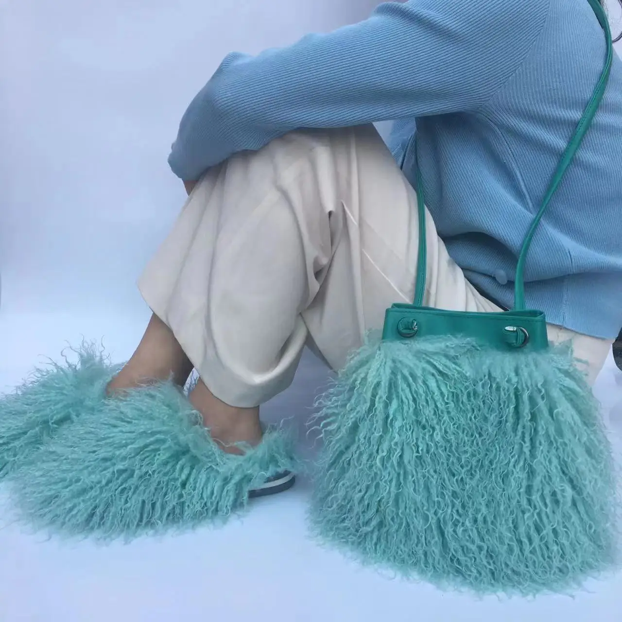 2023 New Fluffy Fur Slippers Plus Size Women Shoes Luxury Plush Home Slippers Lady Messenger Bag Bucket Bag Slipper Set