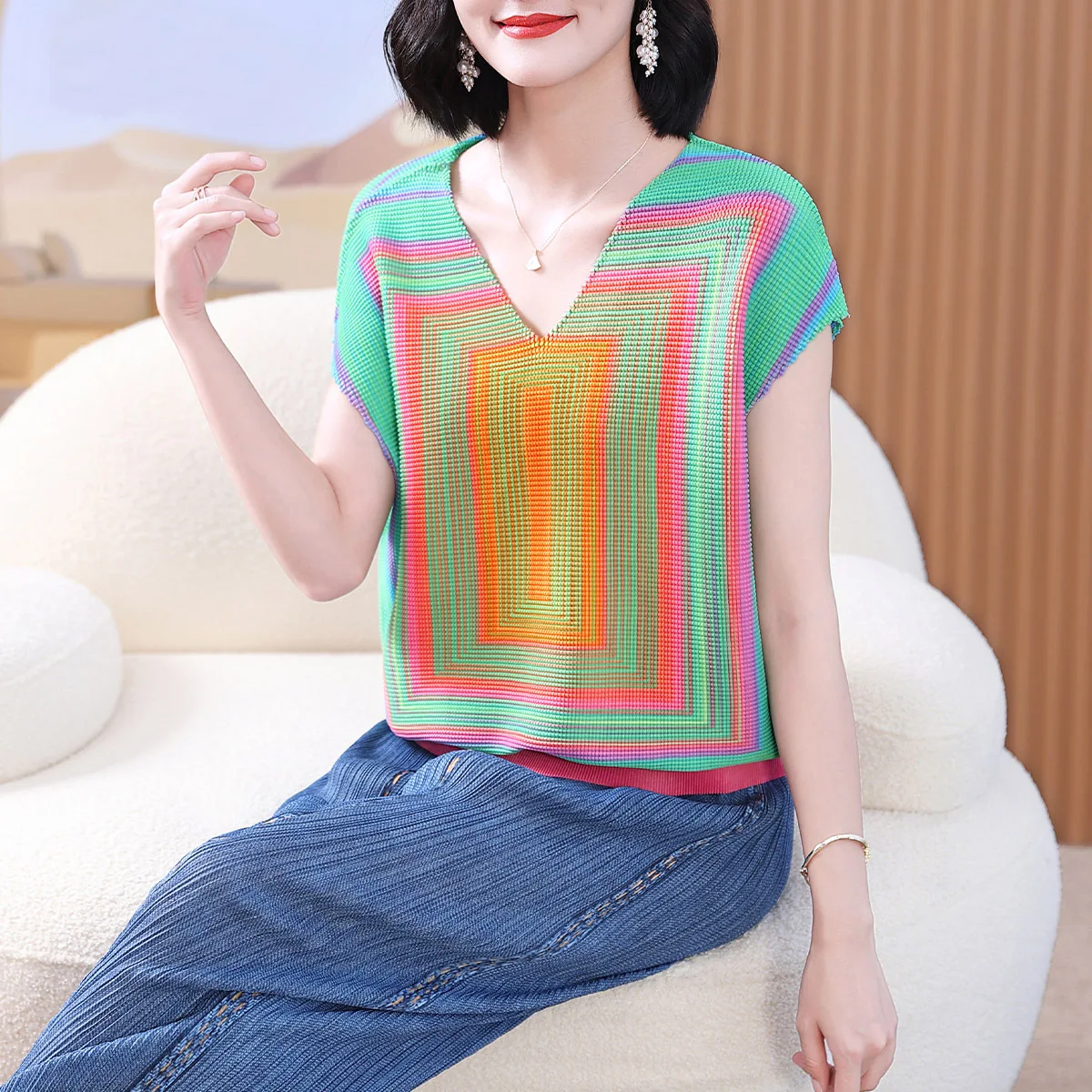 

Miyake Pleated Fashion Tops Women's T-shirt 2024 Summer New V-neck Short Sleeve Printed Flab Hiding Sweet All-Matching Shirt